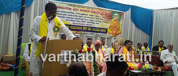 ಮುಂಡಗೋಡ: ಬ್ರಹ್ಮಶ್ರೀ ನಾರಾಯಣ ಗುರು ಜಯಂತಿ